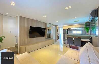 Imagem: A casa possui 3 Dormitórios, 3 Banheiros, 2 Vagas na garagem