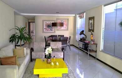 Imagem: A casa possui 3 Dormitórios, 3 Banheiros, 2 Vagas na garagem