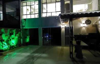 Imagem: A casa possui 5 Dormitórios, 3 Vagas na garagem e está localizado