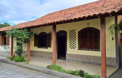 Imagem: A casa possui 2 Dormitórios, 2 Banheiros, 1 Vaga na garagem