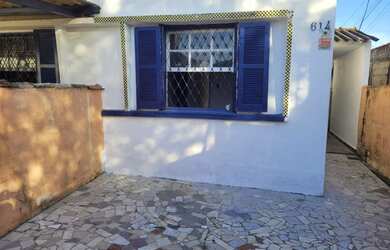 Imagem: A casa possui 2 Dormitórios, 1 Banheiro, 1 Vaga na garagem