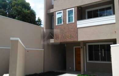 Imagem: A casa possui 3 Dormitórios, 3 Banheiros, 2 Vagas na garagem