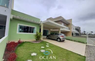 Imagem: A casa possui 3 Dormitórios, 3 Banheiros, 2 Vagas na garagem