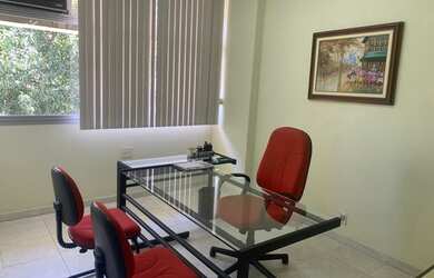 Imagem: O depósito possui 1 Vaga na garagem, 30m² de Área e está