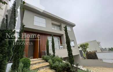 Imagem: A casa possui 5 Dormitórios, 5 Banheiros, 4 Vagas na garagem