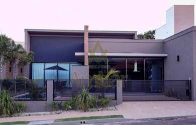 Imagem: A casa em condomínio possui 3 Dormitórios, 3 Banheiros e 295m²