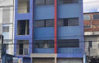 Imagem: O depósito possui 4 Vagas na garagem, 760m² de Área e está