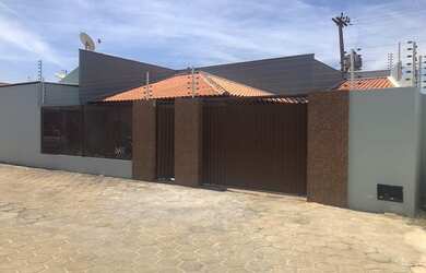 Imagem: A casa em condomínio possui 3 Dormitórios, 2 Banheiros, 2