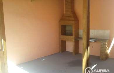 Imagem: A casa possui 3 Dormitórios, 3 Banheiros, 1 Vaga na garagem