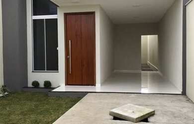 Imagem: A casa possui 2 Dormitórios, 2 Banheiros, 2 Vagas na garagem