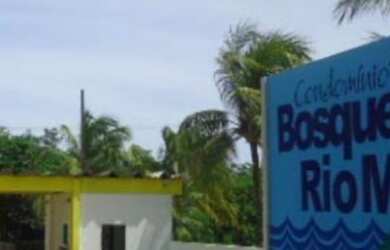 Imagem: O terreno possui 1.260m² de Área, Piscina e está localizado