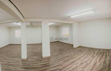 Imagem: O depósito possui 5 Vagas na garagem, 425m² de Área e está