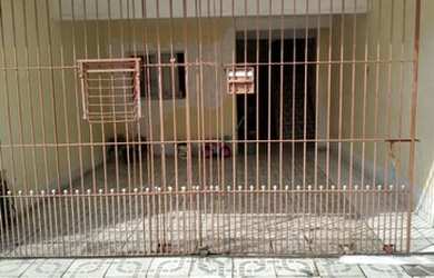 Imagem: A casa possui 3 Dormitórios, 2 Banheiros, 1 Vaga na garagem