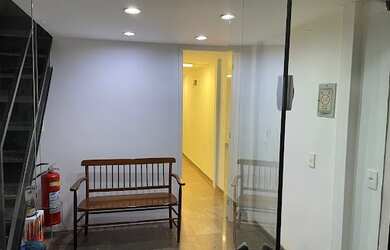 Imagem: O depósito possui 1 Vaga na garagem e 84m² de Área e está