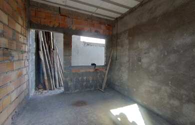 Imagem: A casa possui 2 Dormitórios, 1 Banheiro, 1 Vaga na garagem