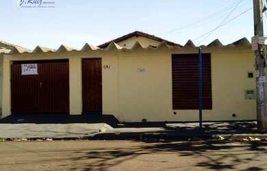 Imagem: A casa possui 2 Dormitórios, 1 Banheiro, 2 Vagas na garagem