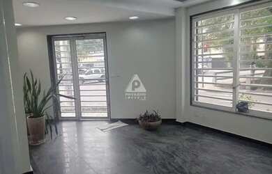 Imagem: A casa possui 1 Dormitório, 3 Banheiros e 225m² de Área e