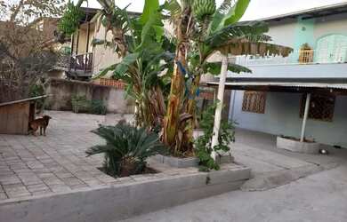 Imagem: A casa possui 5 Dormitórios, 3 Banheiros e está localizado