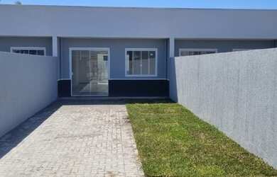 Imagem: A casa possui 2 Dormitórios, 1 Banheiro, 2 Vagas na garagem