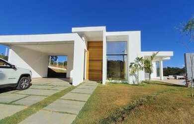 Imagem: A casa em condomínio possui 4 Dormitórios, 3 Banheiros, 2