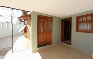 Imagem: A casa possui 2 Dormitórios, 3 Banheiros, 3 Vagas na garagem