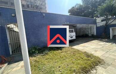 Imagem: A casa possui 3 Dormitórios, 2 Banheiros, 5 Vagas na garagem