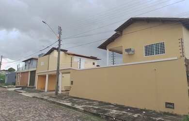 Imagem: A casa possui 5 Dormitórios, 3 Banheiros, 5 Vagas na garagem