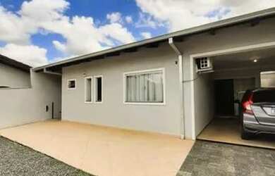 Imagem: A casa possui 2 Dormitórios, 1 Banheiro, 3 Vagas na garagem