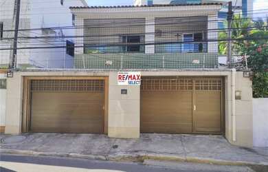 Imagem: A casa possui 4 Dormitórios, 3 Banheiros, 2 Vagas na garagem