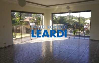 Imagem: A casa em condomínio possui 4 Dormitórios, 5 Banheiros, 4