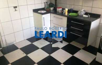 Imagem: A casa possui 2 Dormitórios, 2 Banheiros, 3 Vagas na garagem