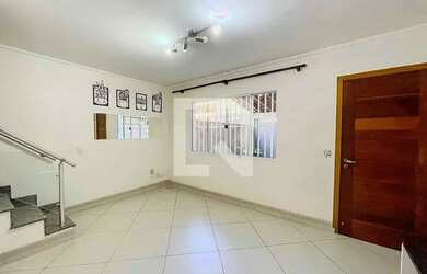 Imagem: A casa possui 3 Dormitórios, 3 Banheiros, 2 Vagas na garagem