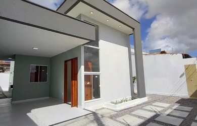 Imagem: A casa possui 3 Dormitórios, 3 Banheiros, 2 Vagas na garagem