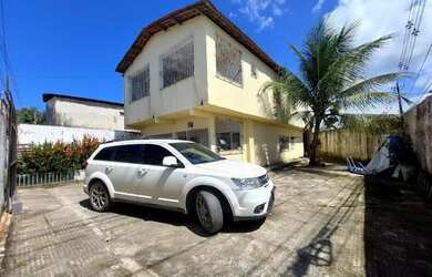 Imagem: A casa possui 3 Dormitórios, 2 Banheiros, 4 Vagas na garagem