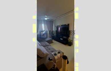 Imagem: O apartamento possui 3 Dormitórios, 1 Banheiro, 1 Vaga na garagem