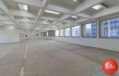 Imagem: O depósito possui 5 Vagas na garagem, 667m² de Área e está