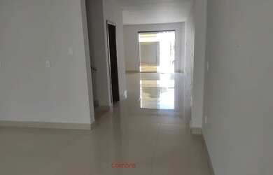 Imagem: A casa possui 2 Dormitórios, 2 Banheiros, 2 Vagas na garagem