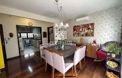 Imagem: A casa possui 3 Dormitórios, 2 Banheiros, 4 Vagas na garagem