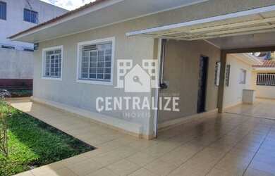 Imagem: A casa possui 3 Dormitórios, 1 Banheiro, 4 Vagas na garagem