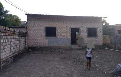 Imagem: A casa possui 2 Dormitórios, 1 Banheiro e está localizado