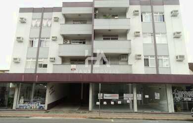 Imagem: O apartamento possui 3 Dormitórios, 1 Banheiro, 1 Vaga na garagem