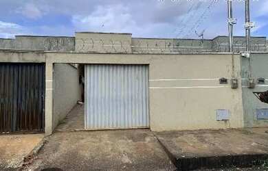 Imagem: A casa possui 2 Dormitórios, 1 Banheiro, 1 Vaga na garagem