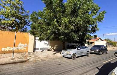 Imagem: A casa possui 2 Dormitórios, 2 Banheiros, 3 Vagas na garagem