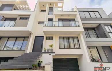 Imagem: A casa em condomínio possui 2 Dormitórios, 3 Banheiros, 2