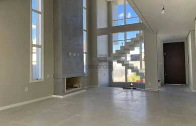 Imagem: A casa possui 3 Dormitórios, 2 Banheiros e 226m² de Área