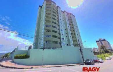 Imagem: O apartamento possui 2 Dormitórios, 1 Banheiro, 2 Vagas na