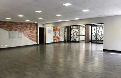 Imagem: O depósito possui 4 Vagas na garagem e 200m² de Área e está