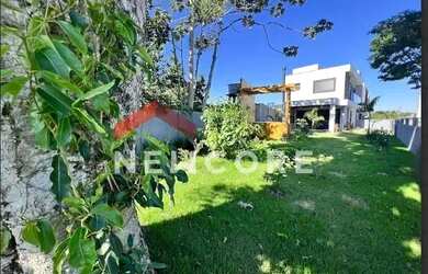 Imagem: A casa possui 3 Dormitórios, 4 Banheiros, 2 Vagas na garagem