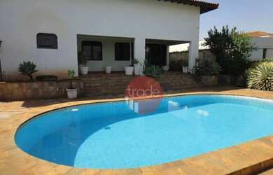 Imagem: O depósito possui 5 Vagas na garagem, 329m² de Área e está