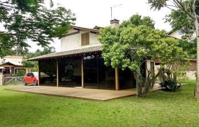 Imagem: A casa possui 3 Dormitórios, 1 Banheiro, 4 Vagas na garagem